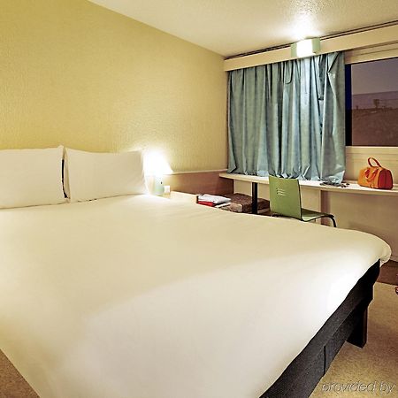 Hôtel Ibis Lyon L'Isle D'Abeau Extérieur photo