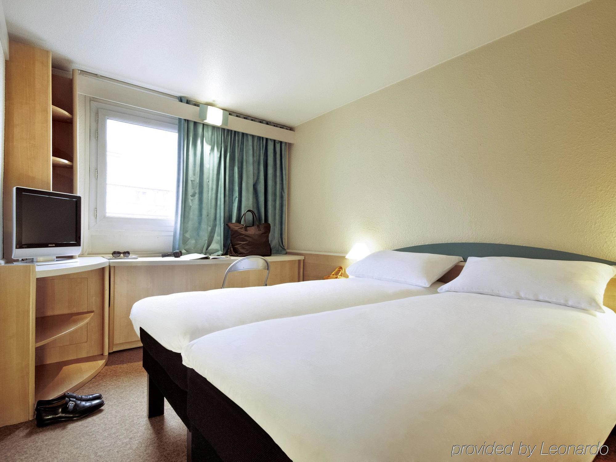 Hôtel Ibis Lyon L'Isle D'Abeau Extérieur photo