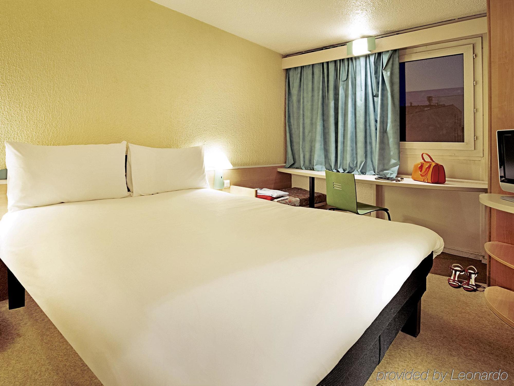 Hôtel Ibis Lyon L'Isle D'Abeau Extérieur photo
