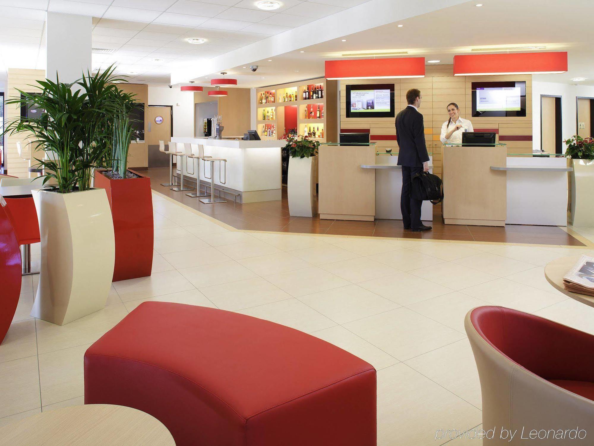 Hôtel Ibis Lyon L'Isle D'Abeau Extérieur photo