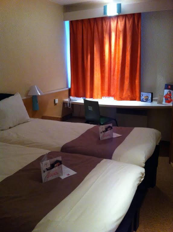 Hôtel Ibis Lyon L'Isle D'Abeau Extérieur photo